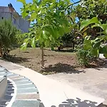 בית נופש Garden House אמרינתוס