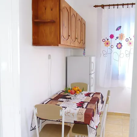 Feriehus Garden House Amarynthos